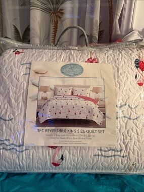 NWT King Quilt Set includes Quilt & 2 Shams with Flamingos and water reversible